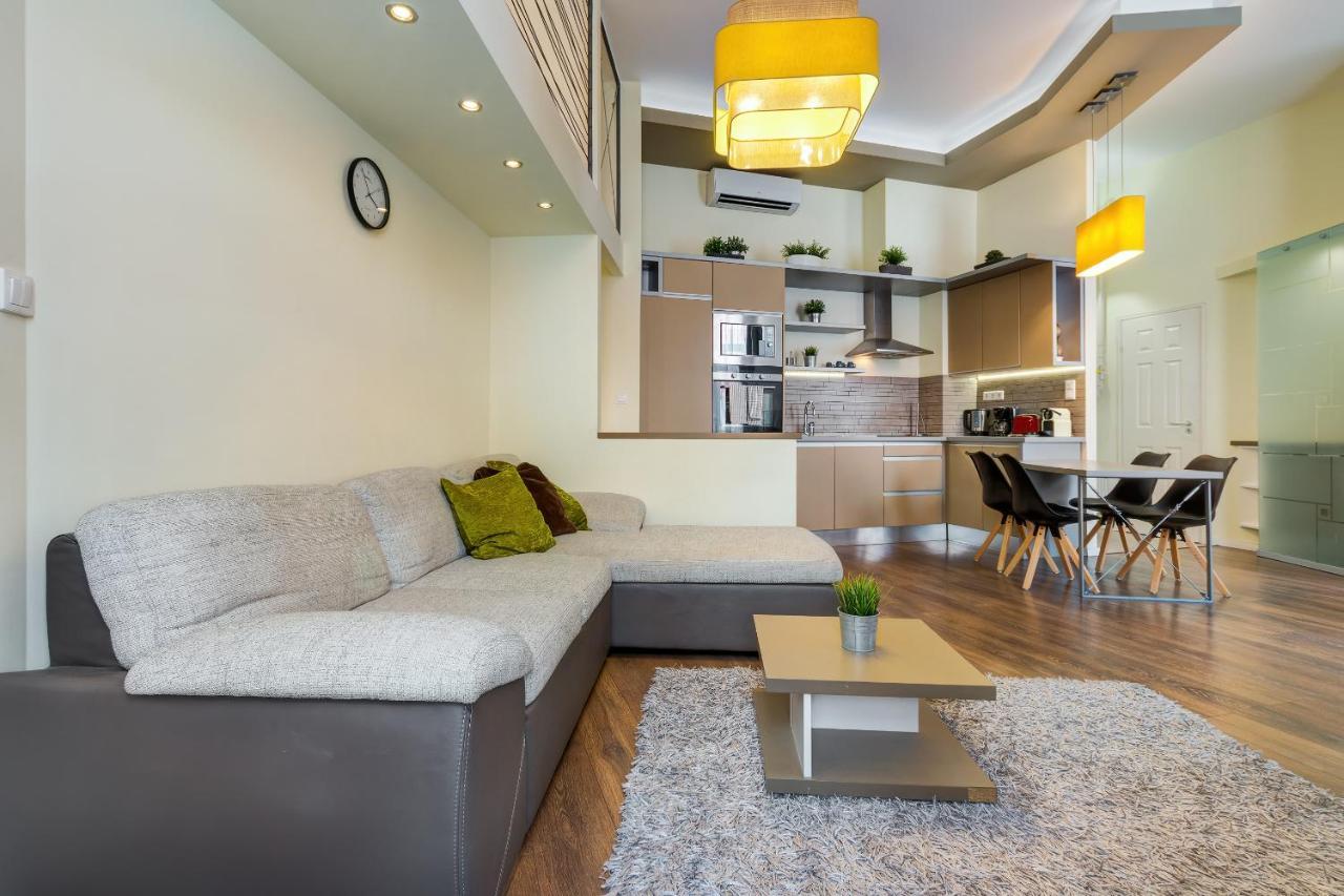 Spacious & Stylish Apartment In Downtown بودابست المظهر الخارجي الصورة